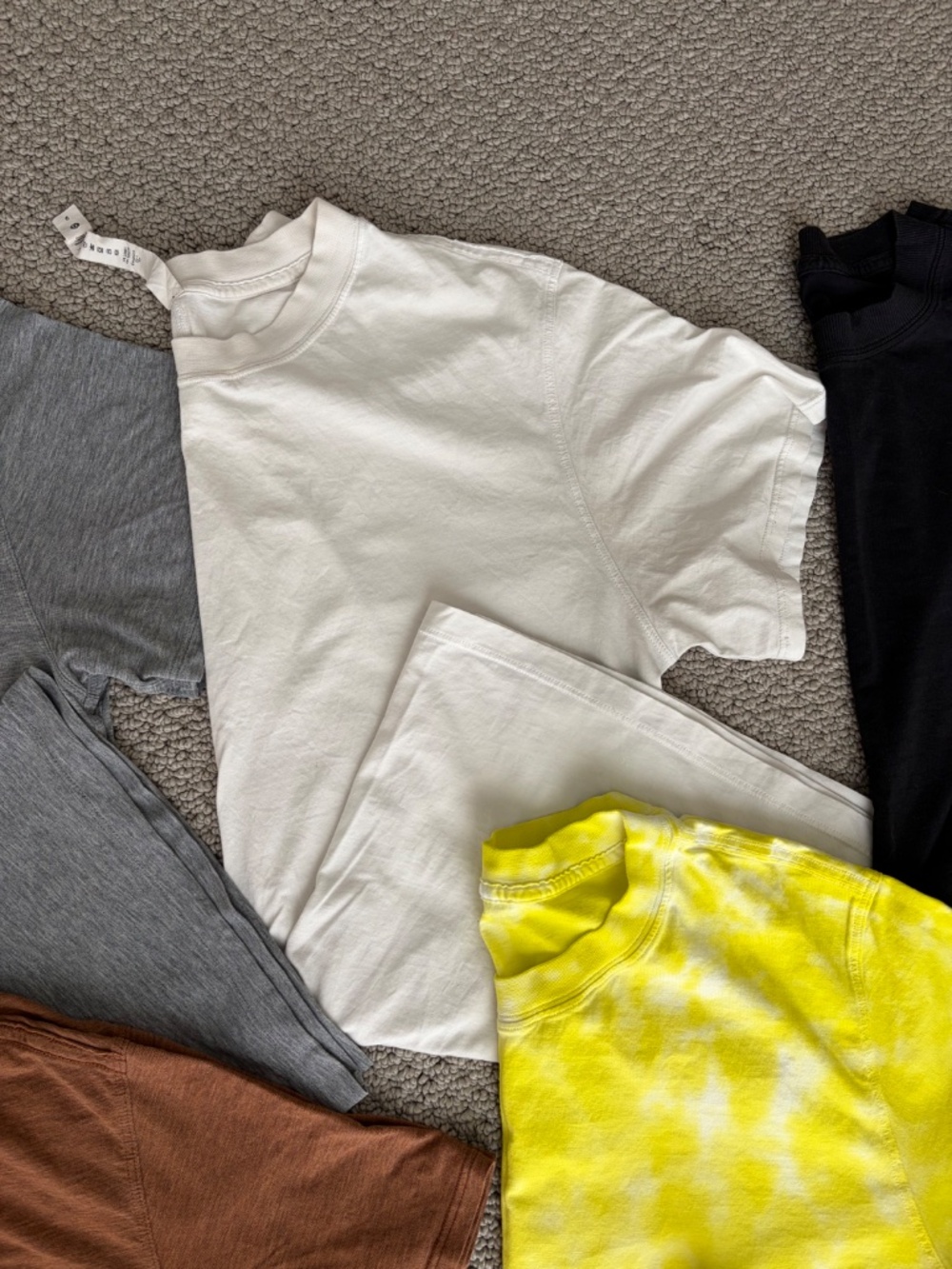 Lululemon (5) All Yours Cotton T-Shirt and (1) sleeveless tank top / 6 items siz - Picture 3 of 7